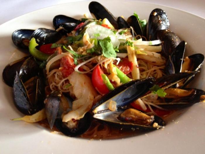 Mee Siam with fresh mussels